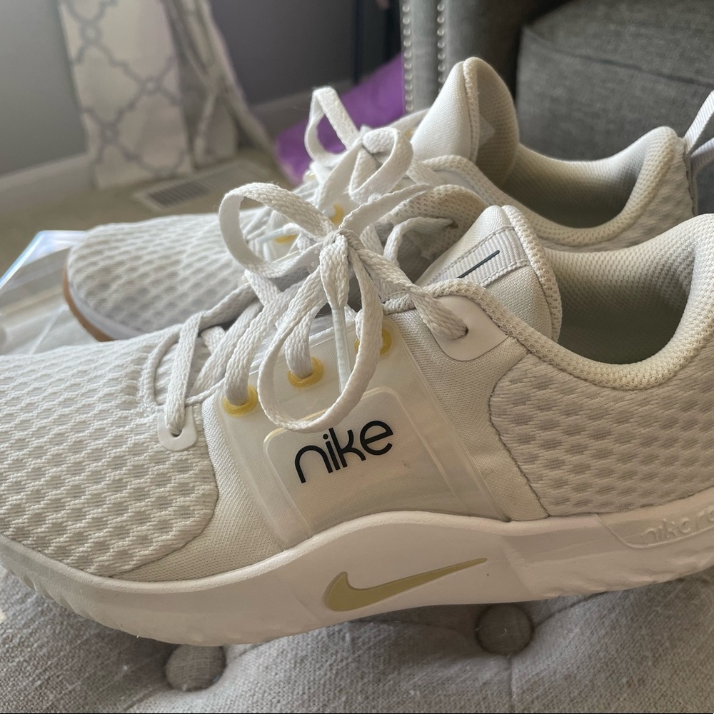 Nike Renew white and black gently used